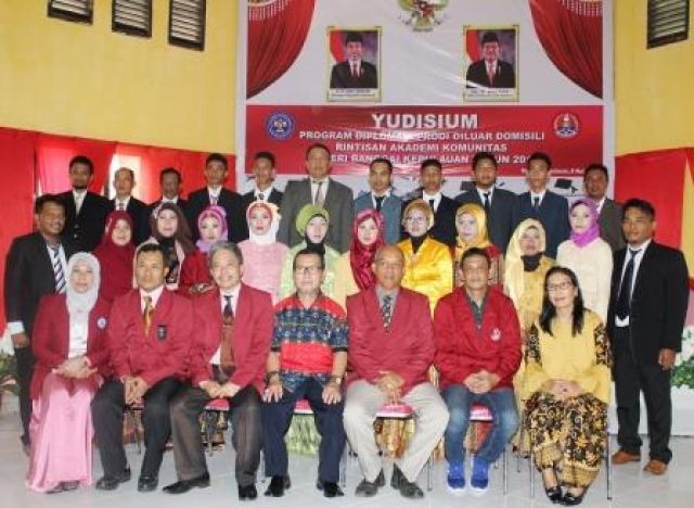 Wisuda Perdana Kampus AKN Banggai Kepulauan