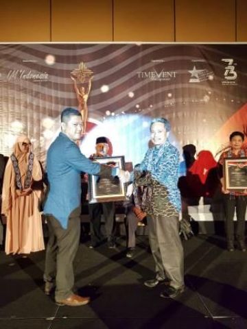 DIrektur Politani Pangkep Meraih Apresiasi Pemimpin Pembawa Perubahan